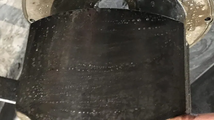 Piston skirt before cleaning