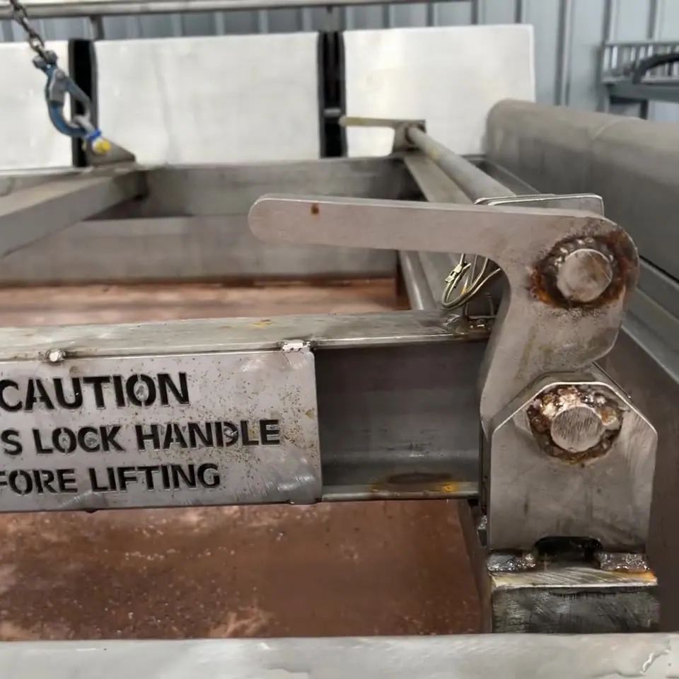 Clip: the ultrasonic cleaning tank