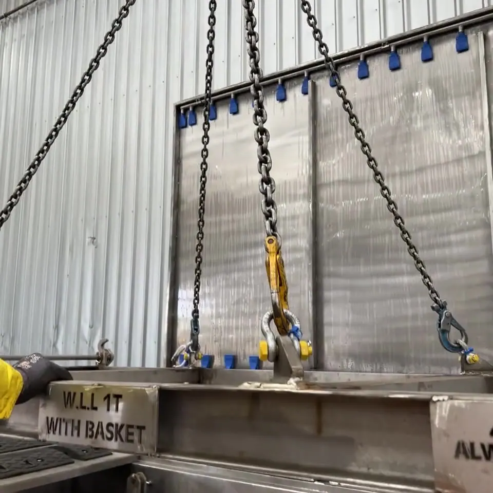 Clip: rigging the 1-tonne basket