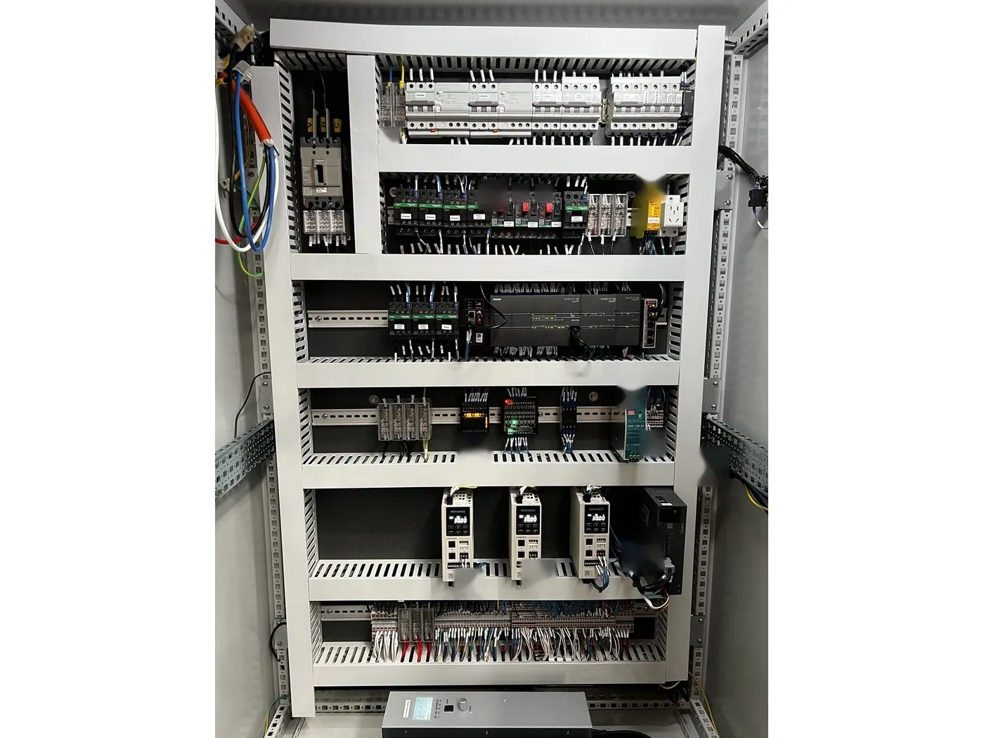 Control cabinet interior of a Misonics Sono L-130 — breakers, contactors and I/O on DIN rail